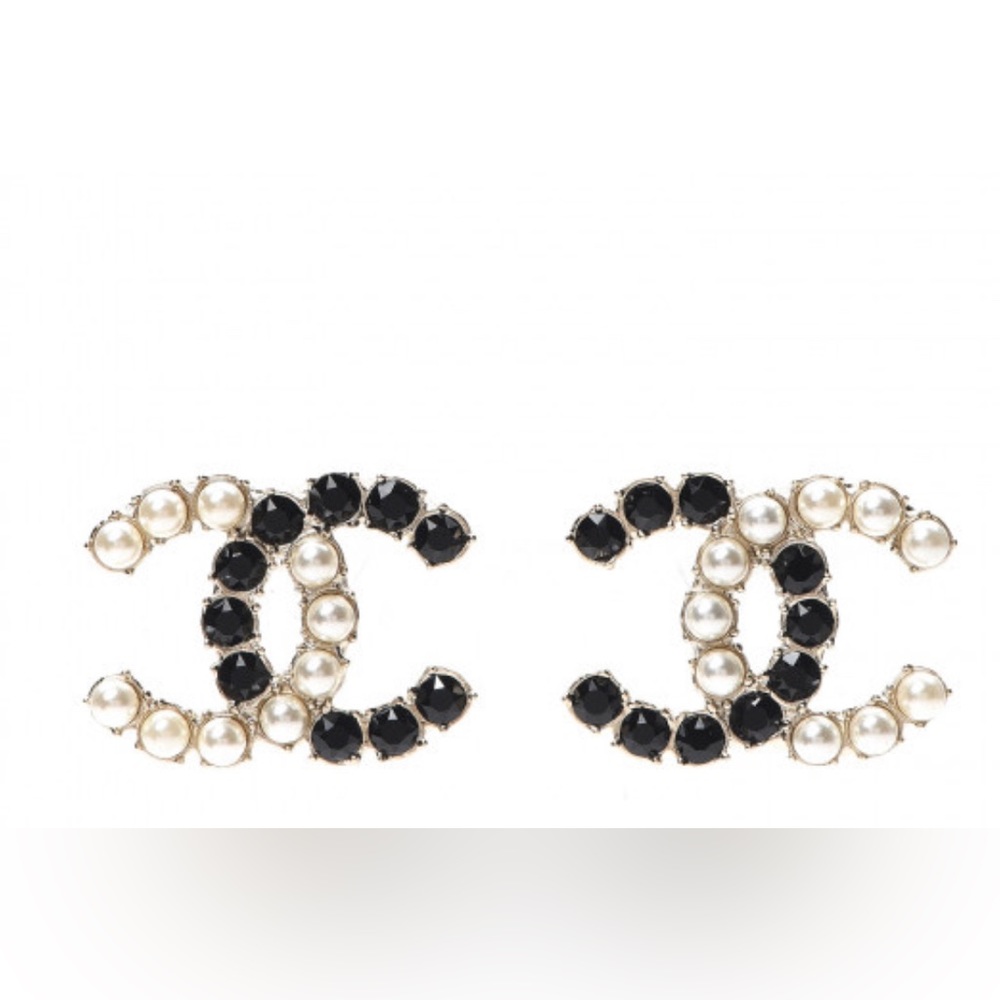 100% Authentic Chanel Black and Oyster Pearl Earrings!!
